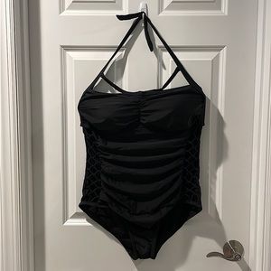 NEW NWT MeetCurve 2XL Black Lattice Ruched Underwire One Piece Swimsuit